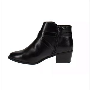 Karen Scott/ Falonn Cross Strap  Botties size 8.5